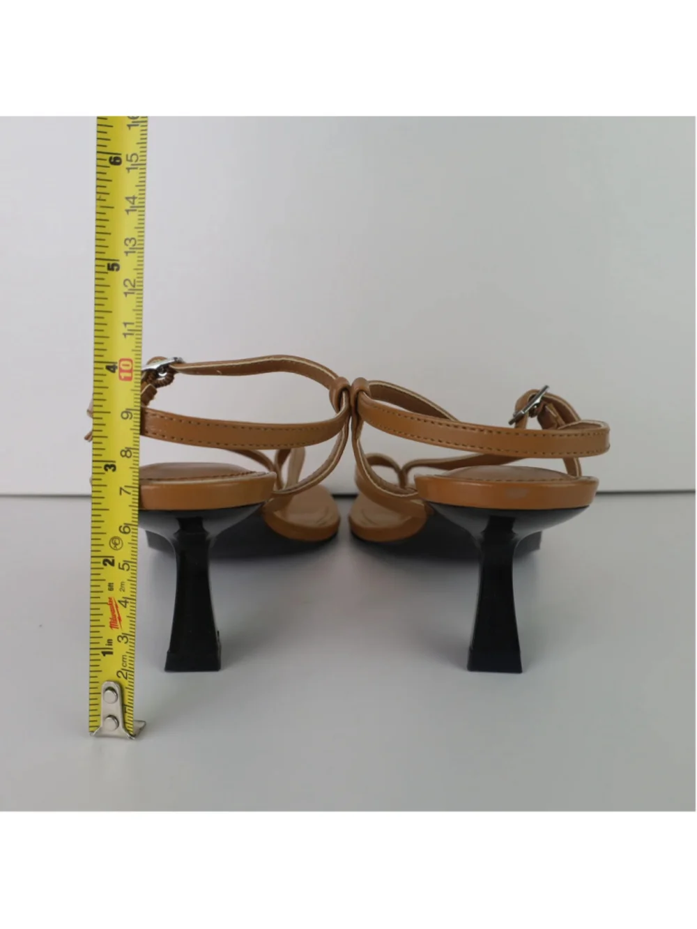 Marc Fisher LTD Calinda Sandals 5.5M Medium Natural Leather Thong Heels 0480